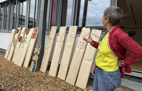 Stolze Präsentation: Die Werke der Schülerinnen und Schüler können sich sehen lassen.